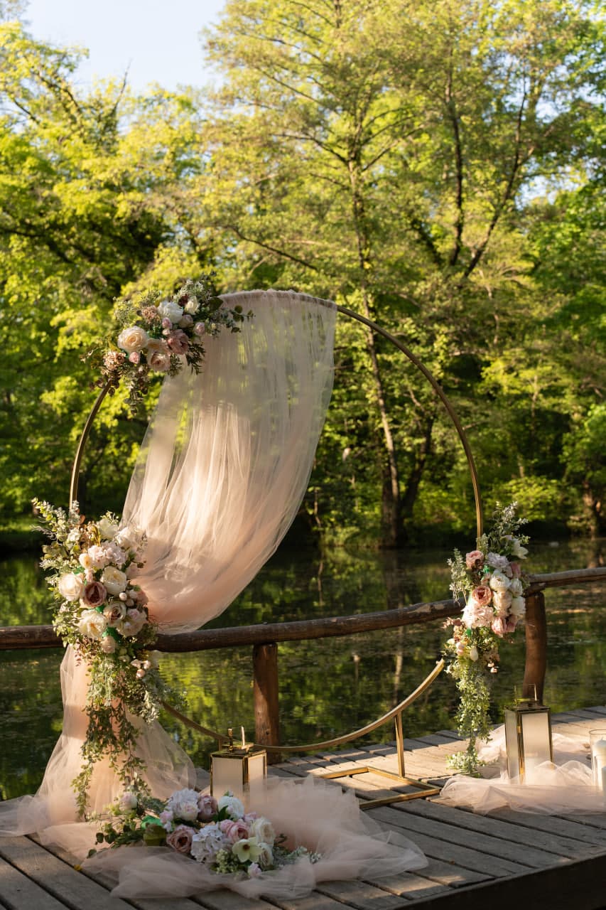 Svadobný kvetinový dizajn Velvet Bloom Events — fotografia 5