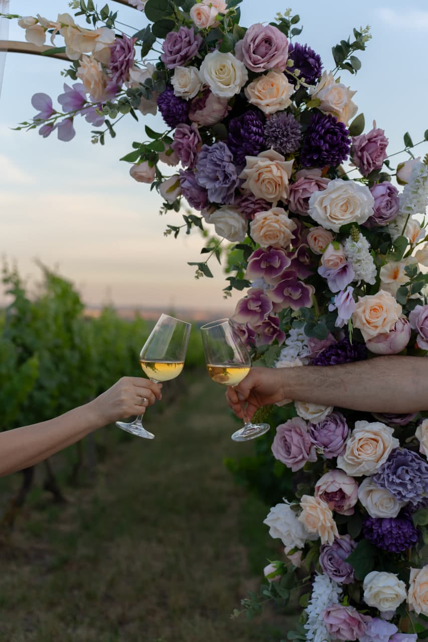 Svadobný kvetinový dizajn Velvet Bloom Events — fotografia 15